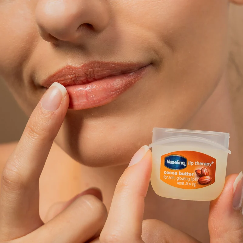 Vaseline Lip Therapy 7G Cocoa Butter, Pflegender Lippenbalsam für optimale Feuchtigkeit,