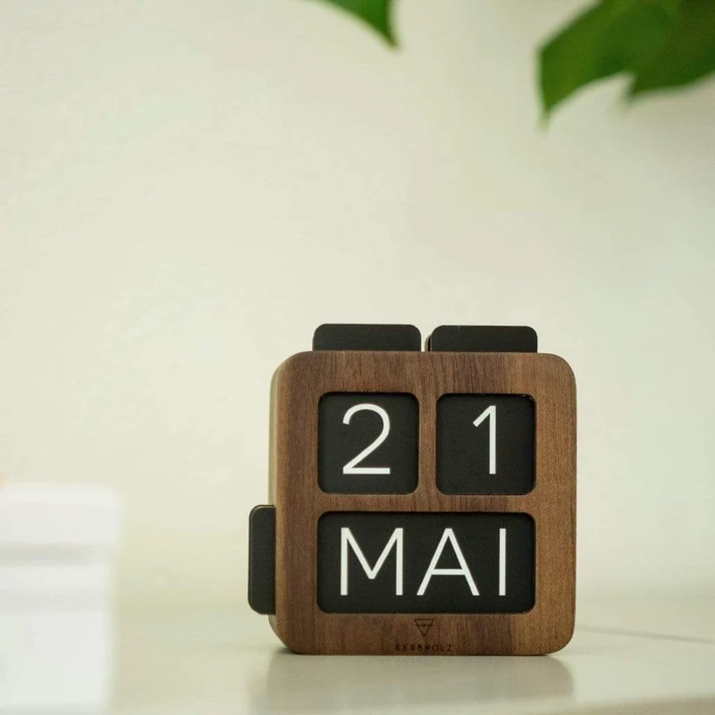KERBHOLZ Tischkalender aus Massivholz "EWIKK"
