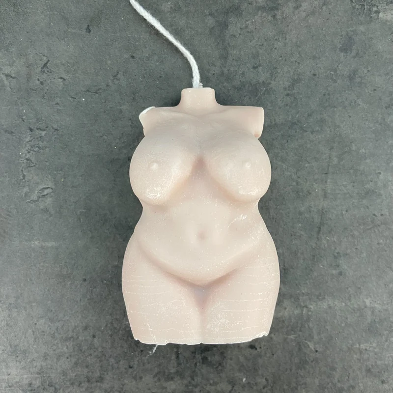 by Vivi Statementkerze "The Body Klein" - Dritte Wahl